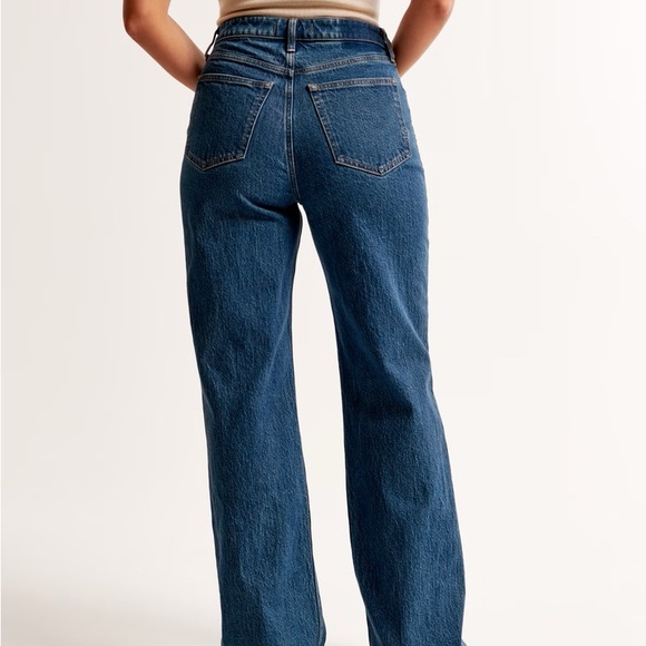 Abercrombie Curve Love High Rise 90s Relaxed Jean with fringe hem - Picture 2 of 6